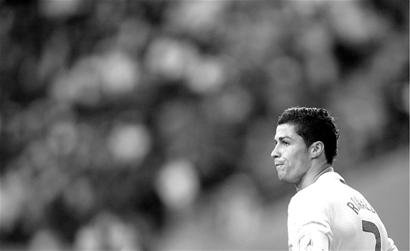 足坛悲喜一夜！埃及3-2险胜晋级，罗马2-0进欧冠区