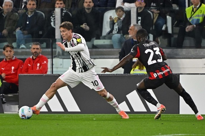 遭遇两连平 大巴黎让出榜首