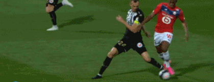 爆冷！东契奇42+7+8，比赛还未结束，老詹走入场内一把抱住德罗赞