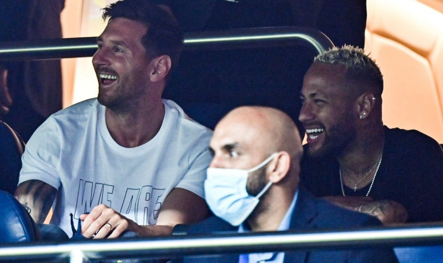 这个游戏躺平也能发育！《万国觉醒》祝你新春快乐！