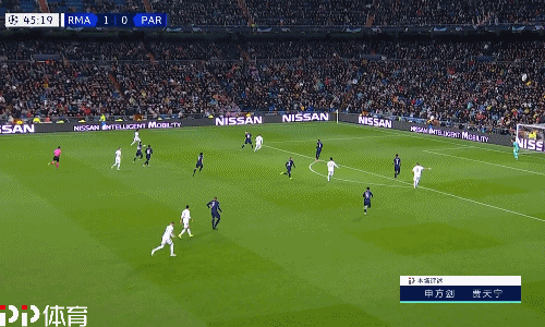 [图]克雷桑梅开二度 山东泰山5-0大胜青岛红狮